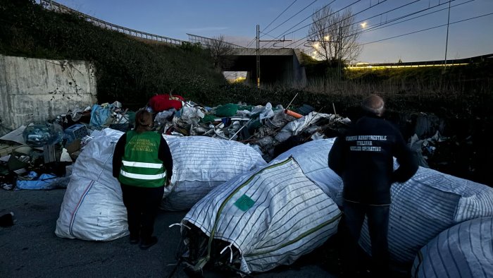 nola la guardia agroforestale scopre una discarica di rifiuti