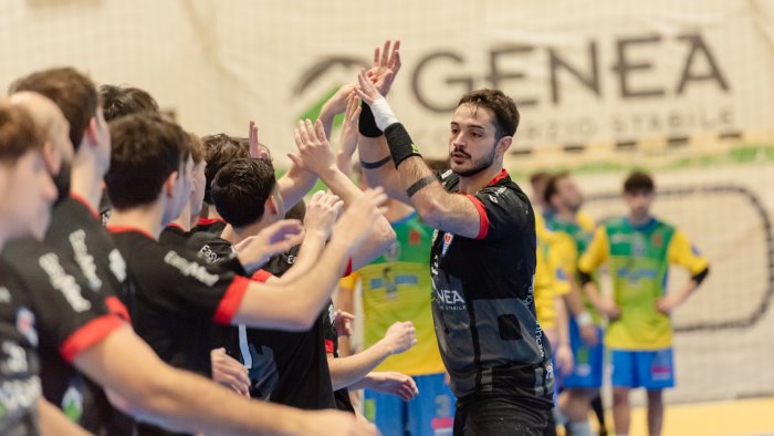pallamano a1 genea lanzara alla palestra palumbo arriva il bologna