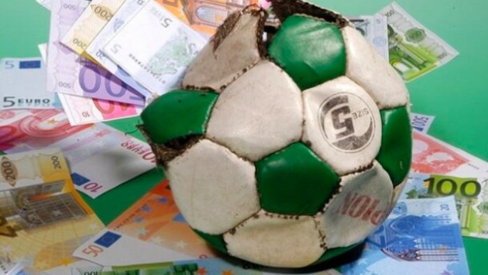 la serie c senza soldi una telenovela dai toni della farsa