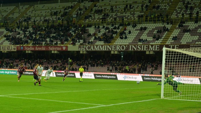 salernitana frosinone quota diecimila ad un passo il dato