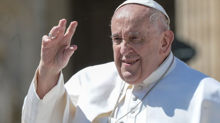 papa francesco le giovani coppie non abbiano paura di fare figli