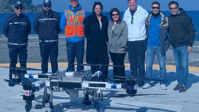 in 15 minuti farmaci e sangue da pozzuoli a ischia