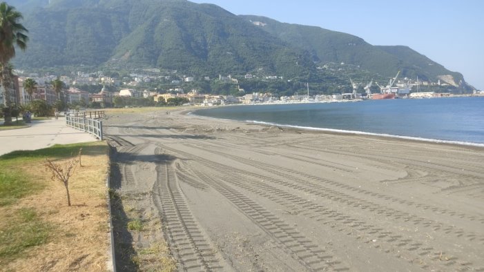 castellammare di stabia ecco il piano spiaggia 2025