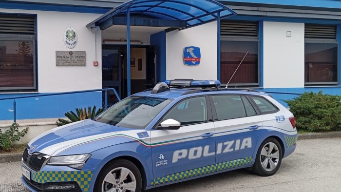 droga nascosta in un pannello di plastica due arresti della polstrada