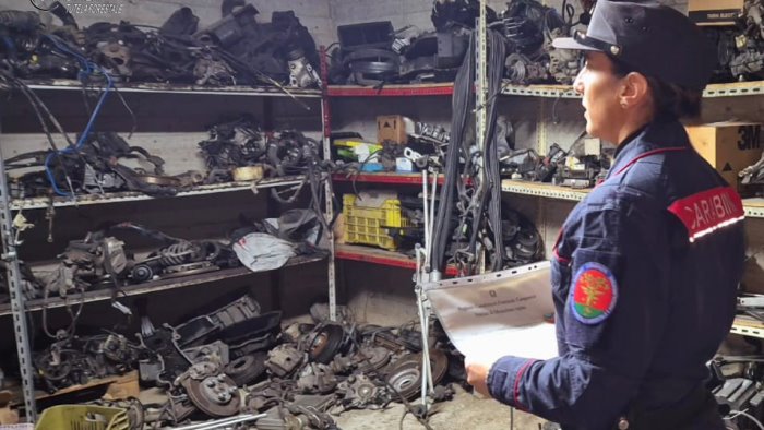 controlli autodemolitori i carabinieri sequestrano un azienda a monteforte
