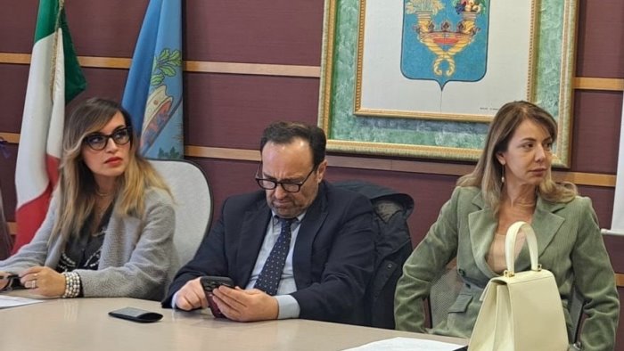 provincia di caserta presentato il progetto l amore non lascia lividi