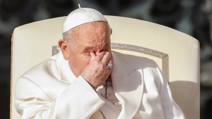 il capo dell equipe medica del gemelli il papa non e fuori pericolo