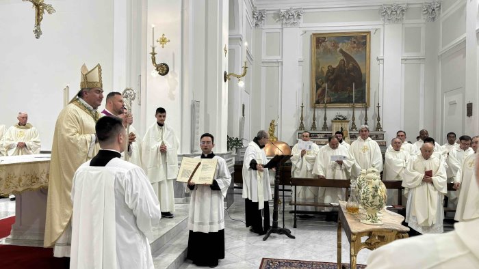 il vescovo villano preghiera per papa francesco e per la crisi bradisismica