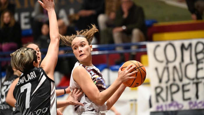 basket a2 salerno ponteggi inconsistente trionfa la cestistica spezzina