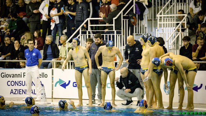 pallanuoto a2 circolo nautico salerno ko nel derby tra le polemiche