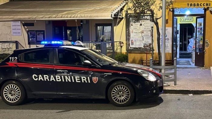 assalto al tabacchi di sperone ladri in fuga nella notte