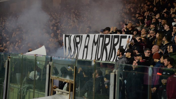 salernitana il ccsc squadra in contrasto con il tecnico subito un incontro