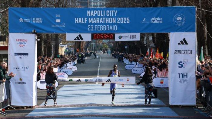 napoli city half marathon festeggia con 7 000 atleti