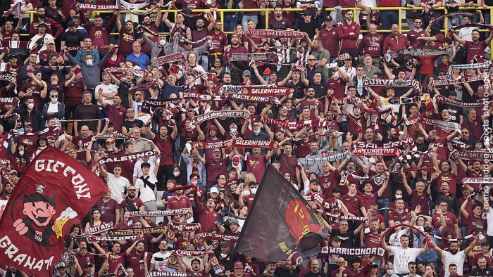 salernitana fissato incontro con i tifosi ccsc uniti per salvare la b