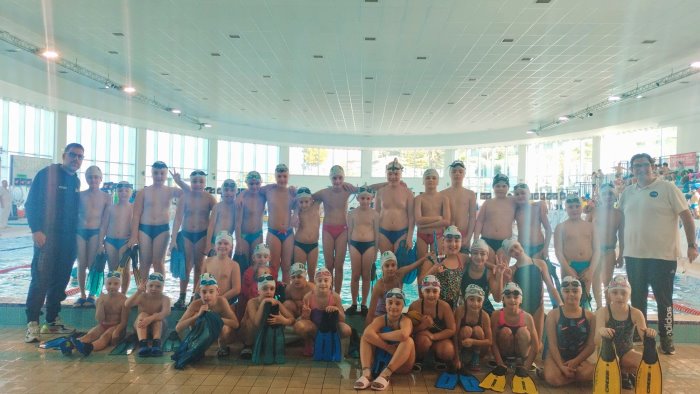 nuoto pinnato gli esordienti della fun fitness campioni d italia