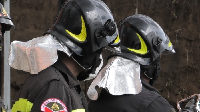 tragedia a giugliano in campania donna muore avvolta dalle fiamme