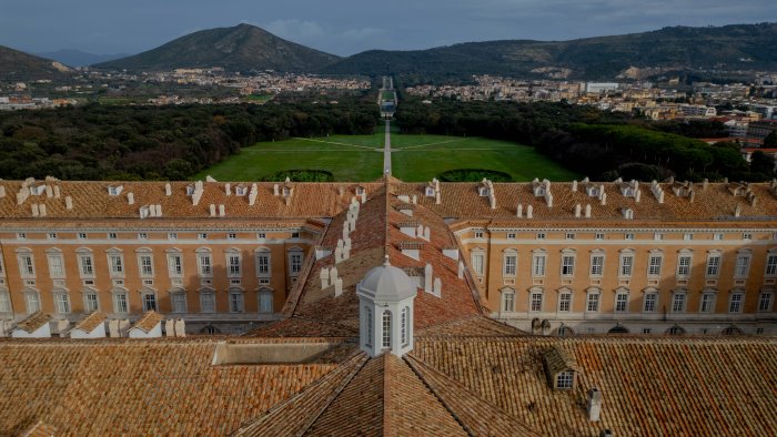 reggia di caserta torna all antico splendore la cupola di palazzo reale