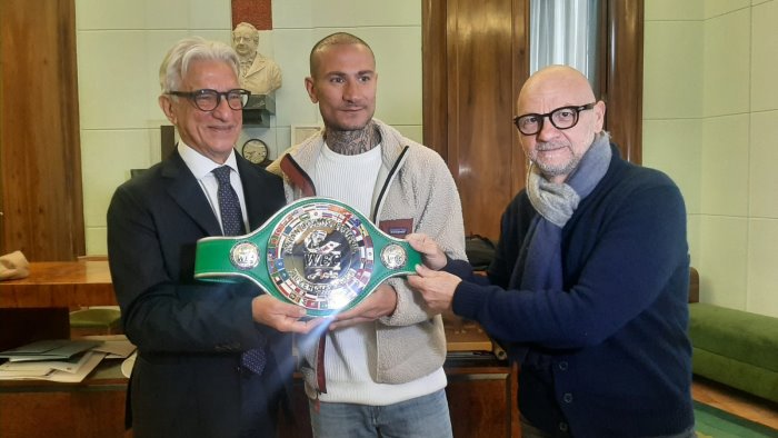 boxe dario socci trionfa in asia l omaggio del comune vanto della citta