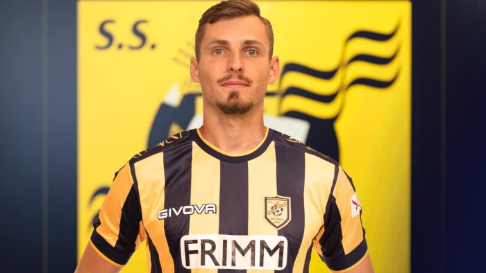 juve stabia rinforzo in avanti arriva il lituano dubickas