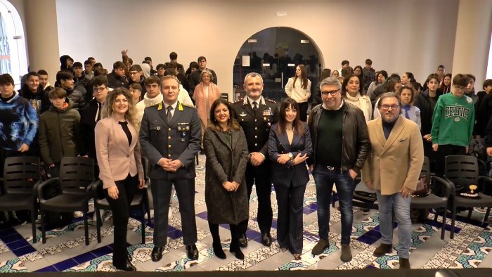 sii saggio guida sicuro oltre 200 studenti al monastero di san giovanni