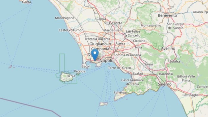 tremano i campi flegrei oltre 40 scosse torna la paura scuole evacuate