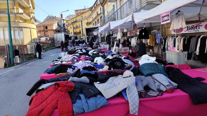 ariano trasferimento mercato azione colpo di grazia al commercio in centro