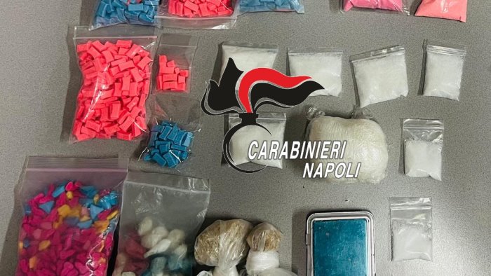 in casa la droga creata in laboratorio c e anche la cocaina rosa