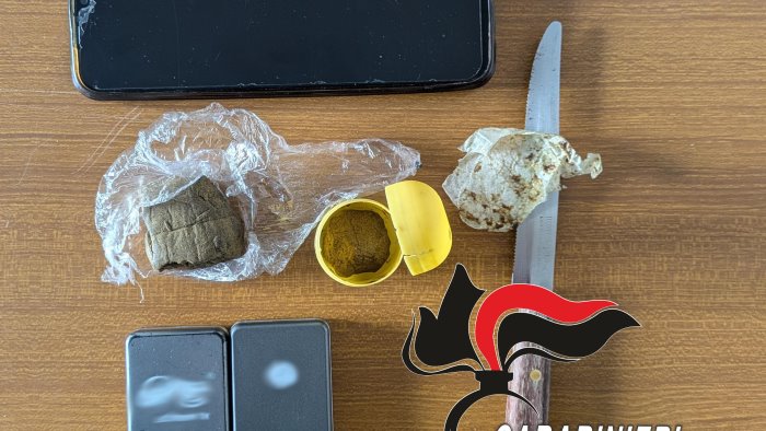 ischia e forio pusher minorenne sorpreso nei pressi di una scuola e arrestato