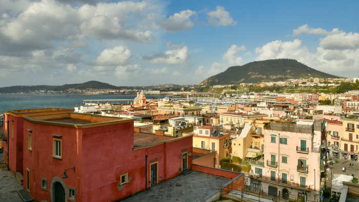 voragine a pozzuoli ripartenza della linea cumana prevista entro fine mese