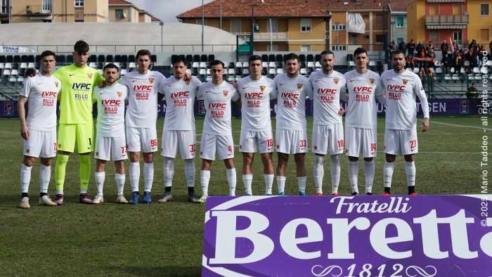 la societa manda i giallorossi in ritiro