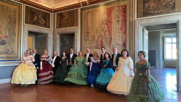 Rievocazioni e danze in costume: ecco il carnevale degli innamorati -  Ottopagine.it Caserta