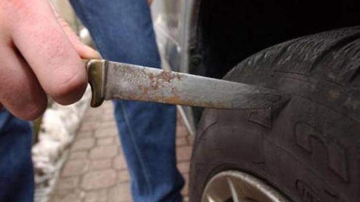 denunciato a baronissi lo squarciatore seriale di gomme