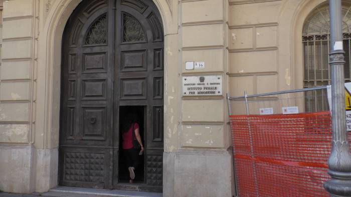 domenica di violenza nel carcere minorile di airola