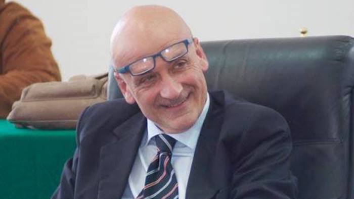 scuole chiuse nell area flegrea cittadino infetto