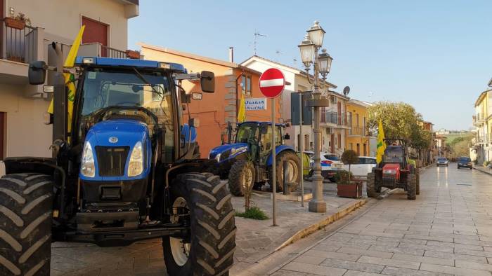 trattori della coldiretti in azione a pietrelcina