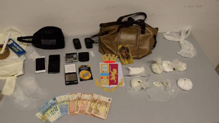 giugliano arrestati madre e figlio per droga