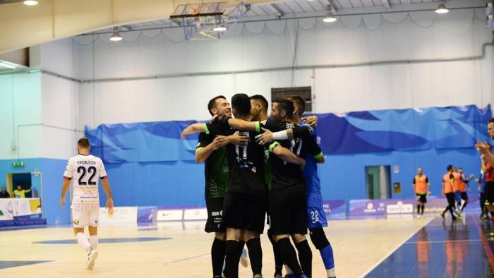 pesaro sandro abate prima a porte chiuse poi rinviata