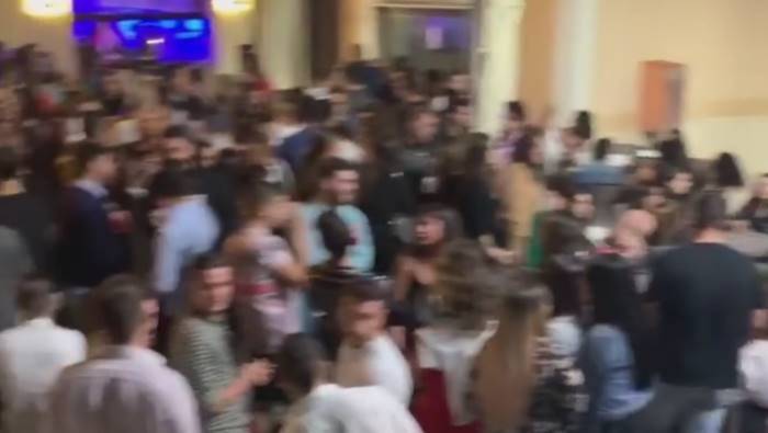 troppe persone in un locale chiusa un attivita a capaccio