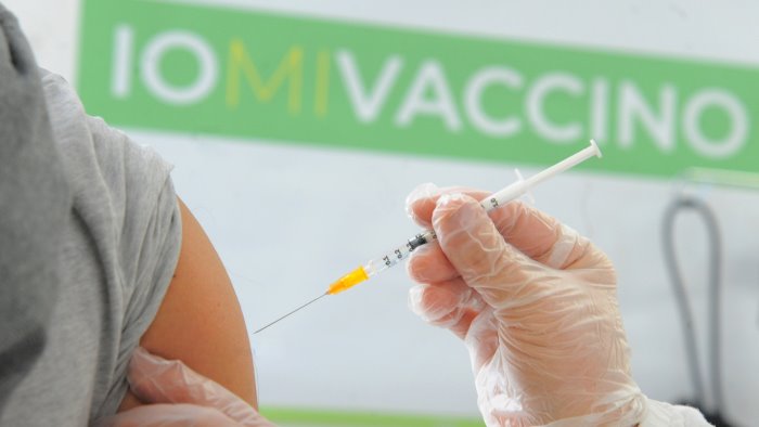 vaccini nel salernitano centri in strutture turistiche