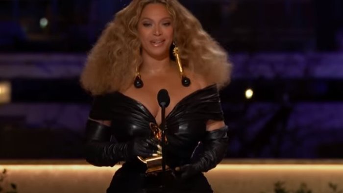 beyonce domina i grammy billie eilish disco dell anno