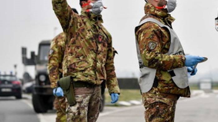 troppe persone non rispettano le regole serve l esercito