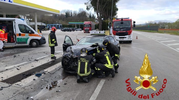 schianto sulla variante ferite 2 persone