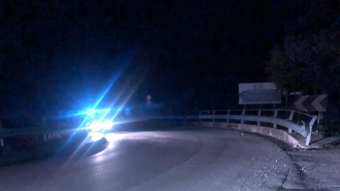 tragedia a carife giovane suicida in un dirupo