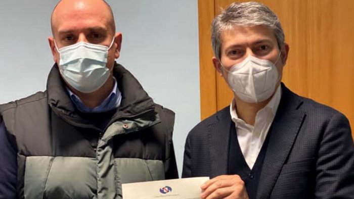 bimba di teggiano bloccata in russia farnesina al lavoro