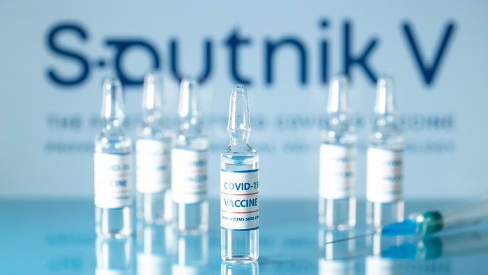 campania de luca chiude il contratto per il vaccino sputnik
