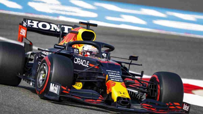 verstappen vola nelle libere in bahrain bene sainz