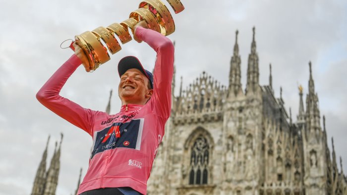 giro d italia i 90 anni della maglia rosa