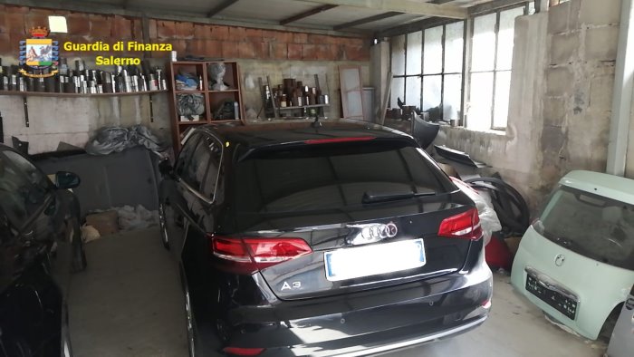 scoperta officina abusiva a cava denunciato il titolare