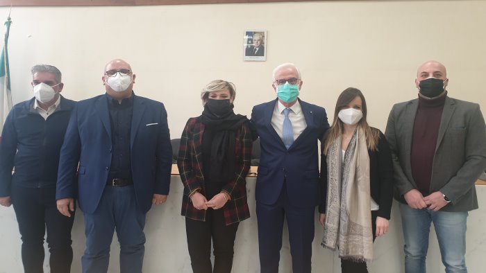 nominata la nuova giunta confermati due assessori su cinque