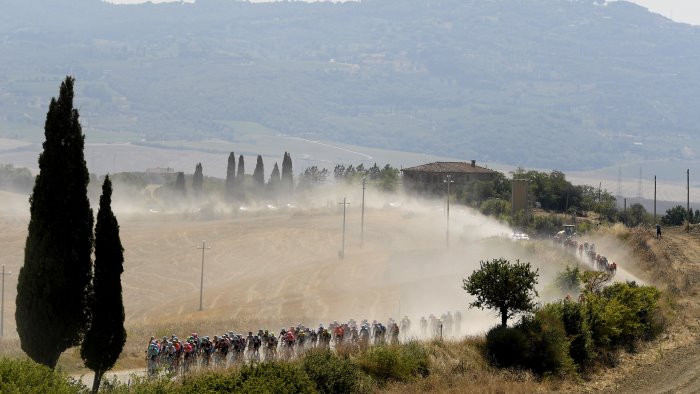 ciclismo grande attesa per la strade bianche di sabato